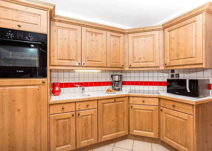 Le Paradis 18 - Year