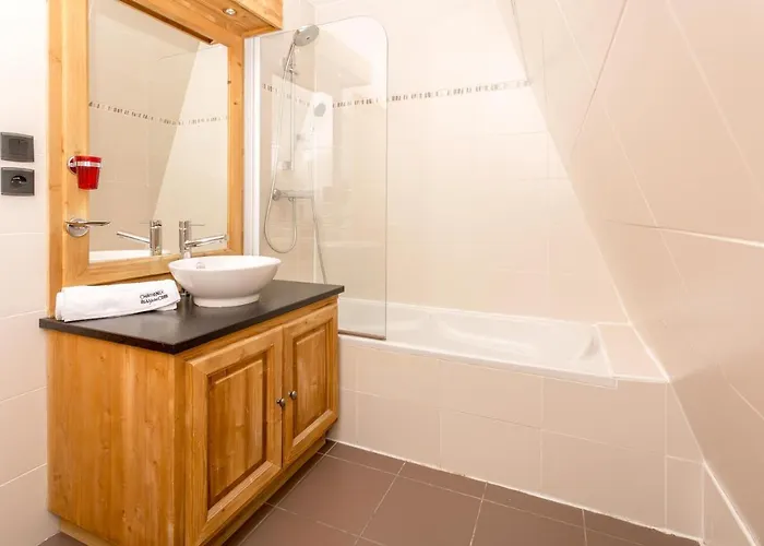 Le Paradis 18 - Year *